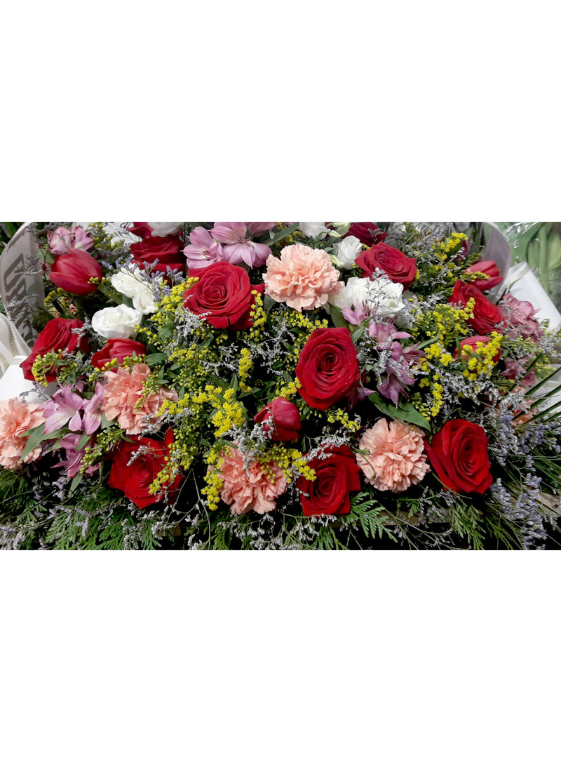 Almohadón funerario con Rosas y Claveles