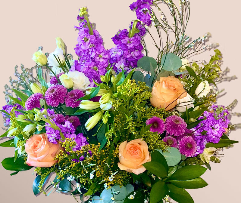 Ramo variado con Rosas y Alelíes